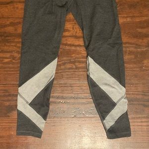OLD NAVY Light Dark Gray Balance Capris Sz S